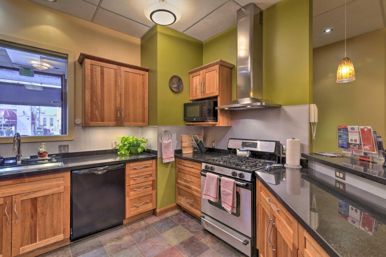 Idyllic Dtwn Anchorage Condo With Fireplace! Exterior photo
